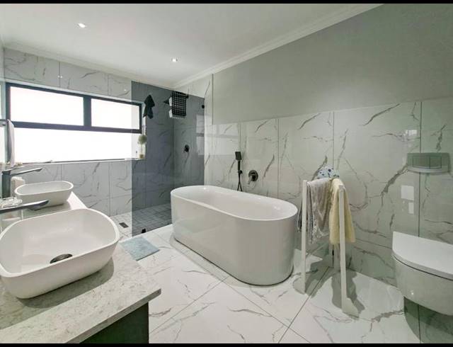3 BEDROOM HOUSE FOR SALE IN HARTENBOS HEUWELS